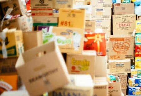 Riciclo dei Regali. Regali inutilizzati in scatole 